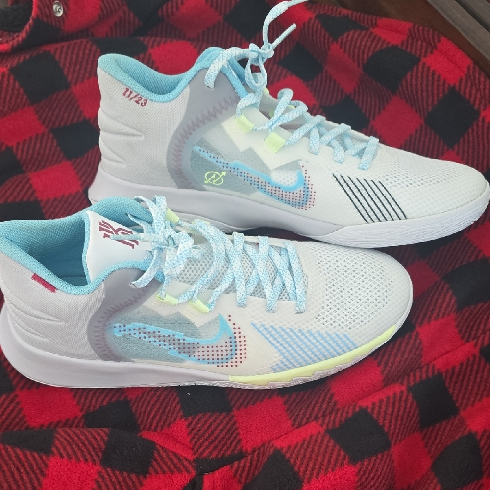 Nike Kyrie White and Blue Athletic Shoes - Picture 4 of 4